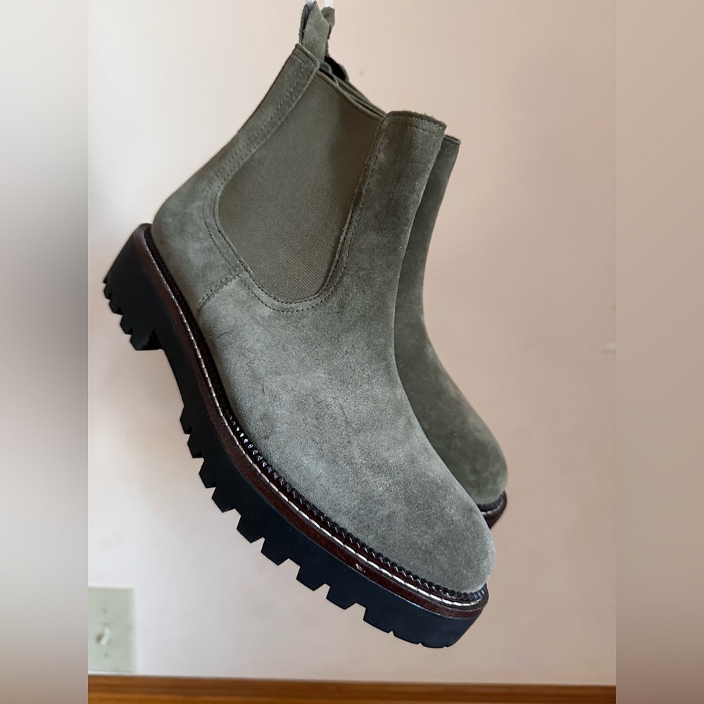 NWT Caslon Miller Suede lug boot